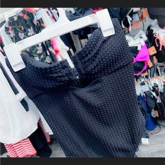 NWT Women's Crochet U Wire Medium
Coverage One Piece Swimsuit - Shade & Shore - Picture 3 of 6